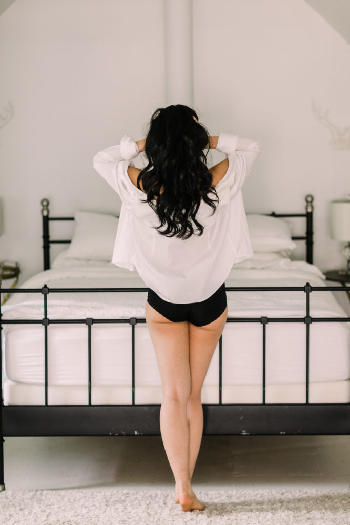 An effortless and chic boudoir look