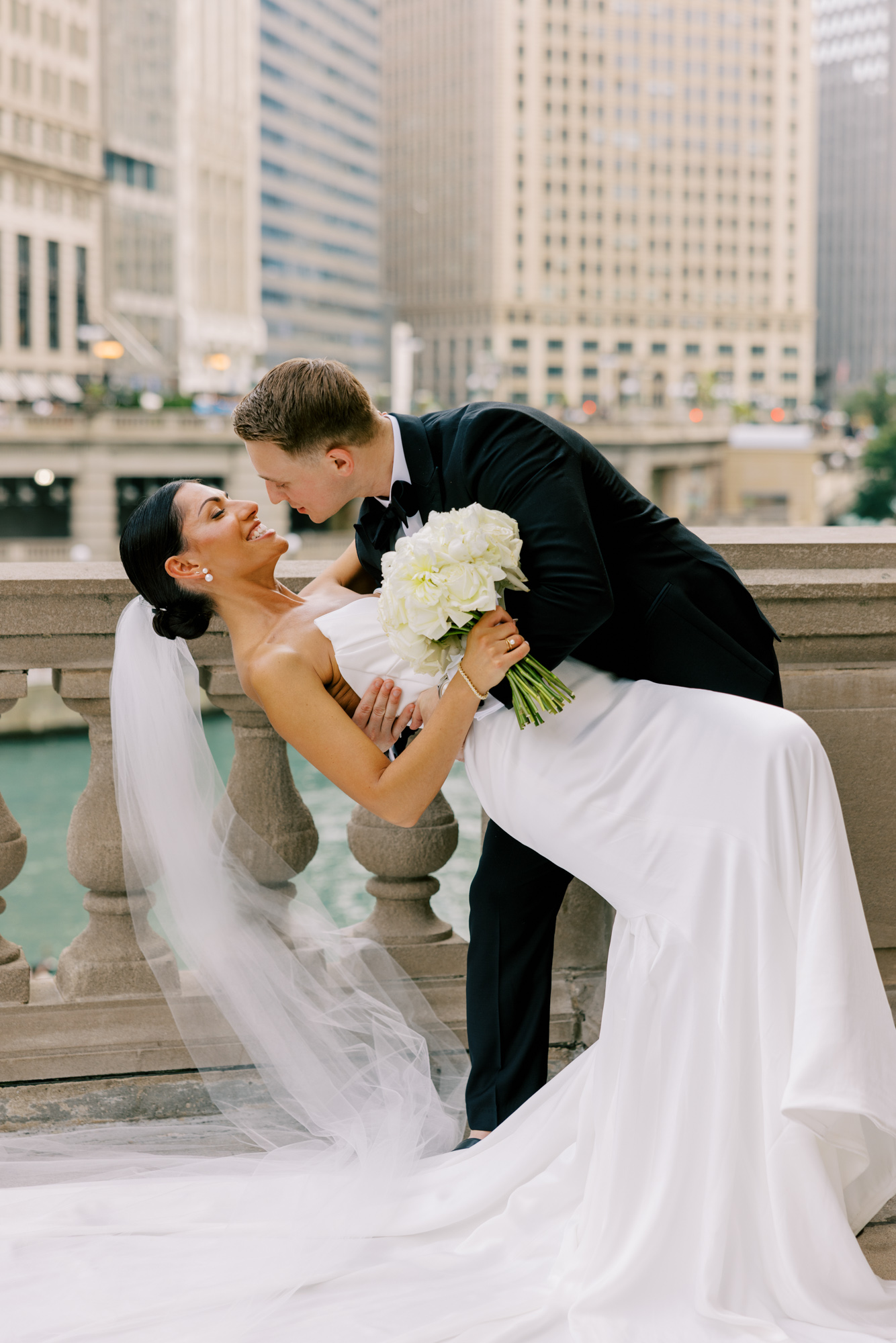 Classic wedding portraits in downtown Chicago