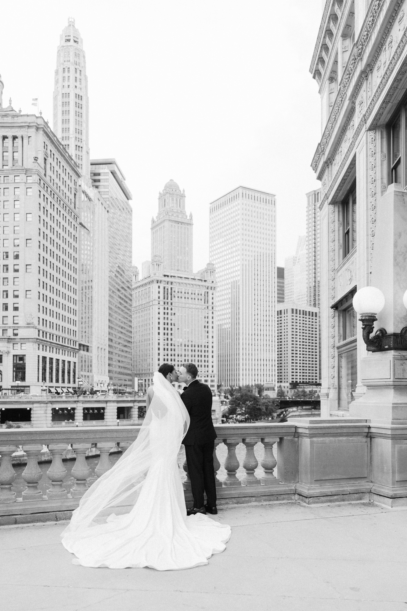 Classic wedding portraits in downtown Chicago